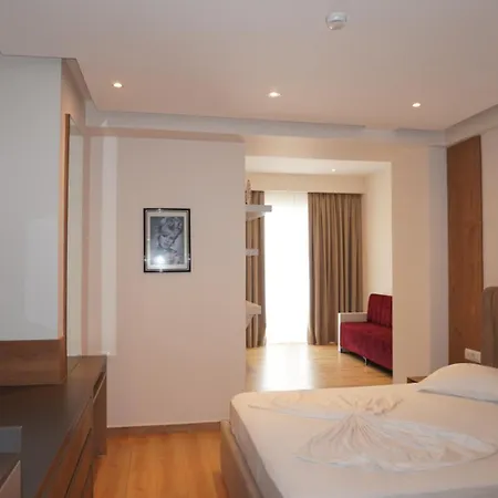 Colis Resort *